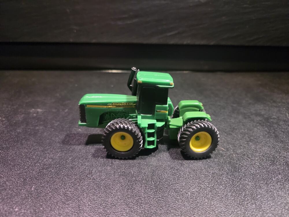 1/64 ERTL JOHN DEERE 119 8 SR00 Metal Bottom And Hitch, Plastic Upper Shell